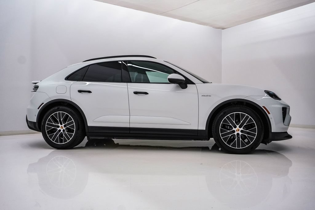 Certified 2025 Porsche Macan 4 Electric AWD/4WD image 9
