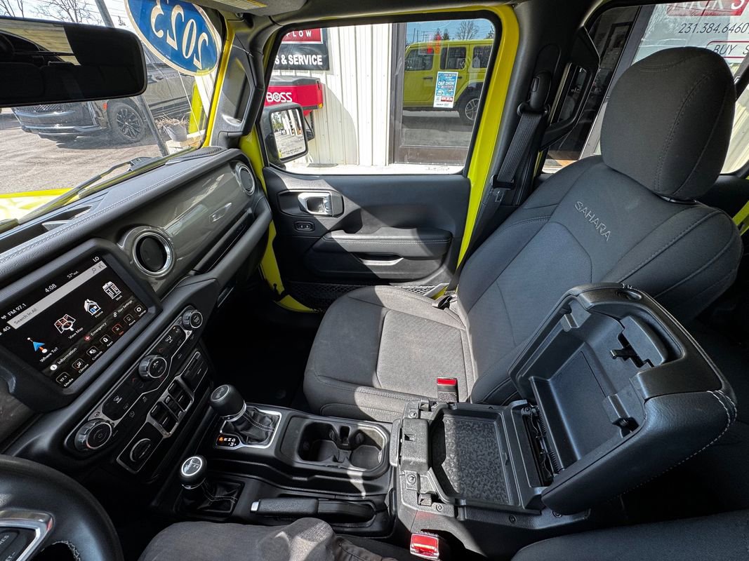 Used 2023 Jeep Wrangler Unlimited Sahara AWD/4WD image 25