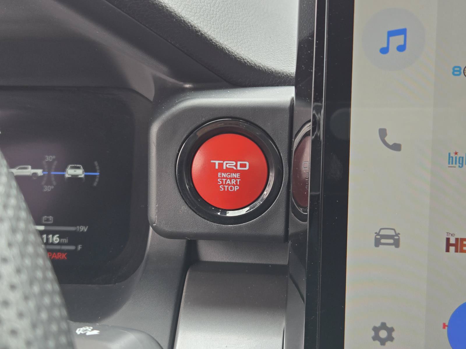 Used 2024 Toyota Tacoma TRD Sport w/ TRD Sport Upgrade Package AWD/4WD image 10