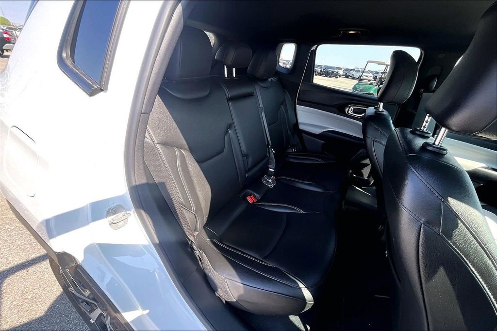 Used 2025 Jeep Compass Limited image 36