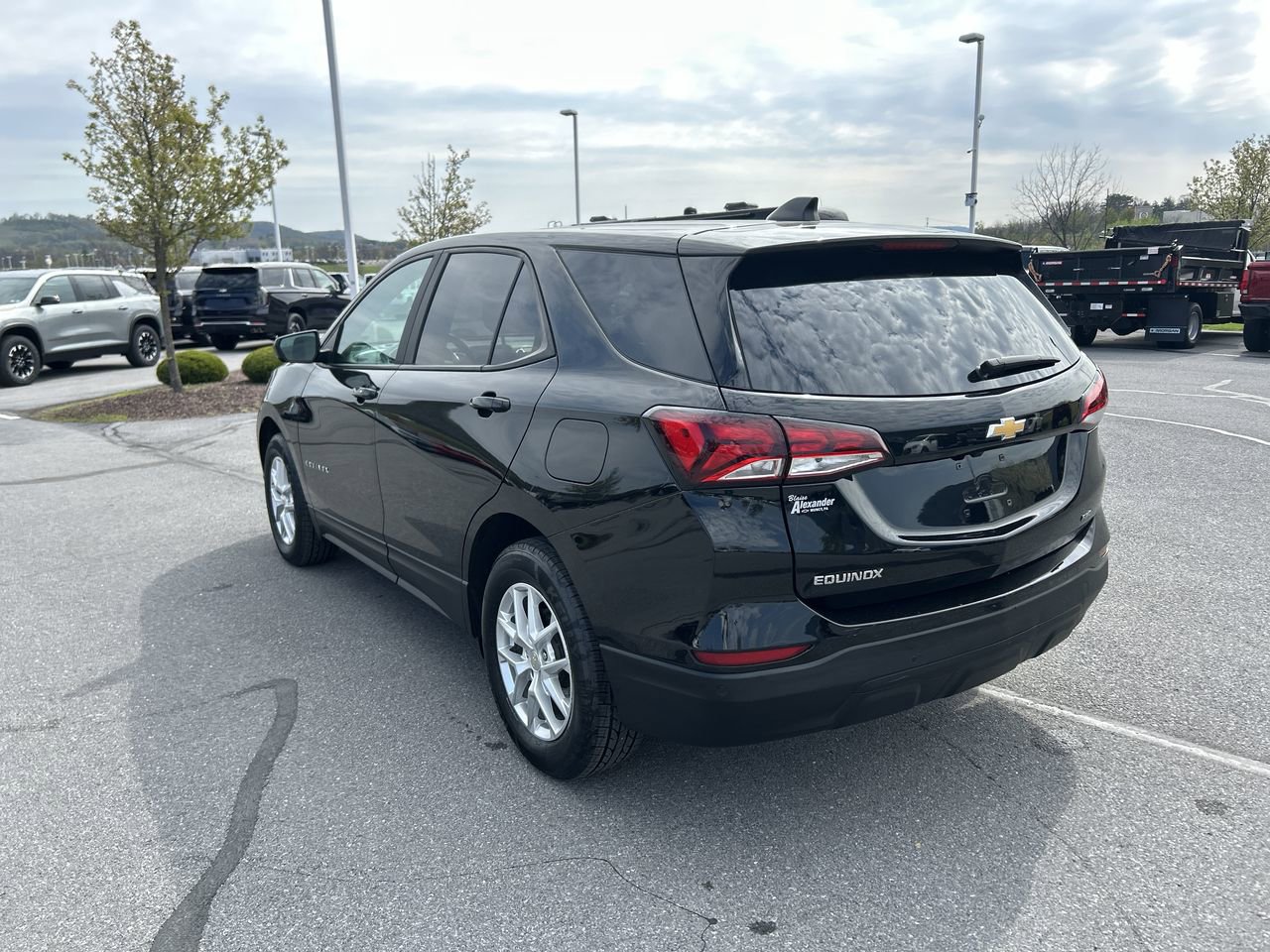 Used 2023 Chevrolet Equinox LS w/ LS Convenience Package AWD/4WD image 5