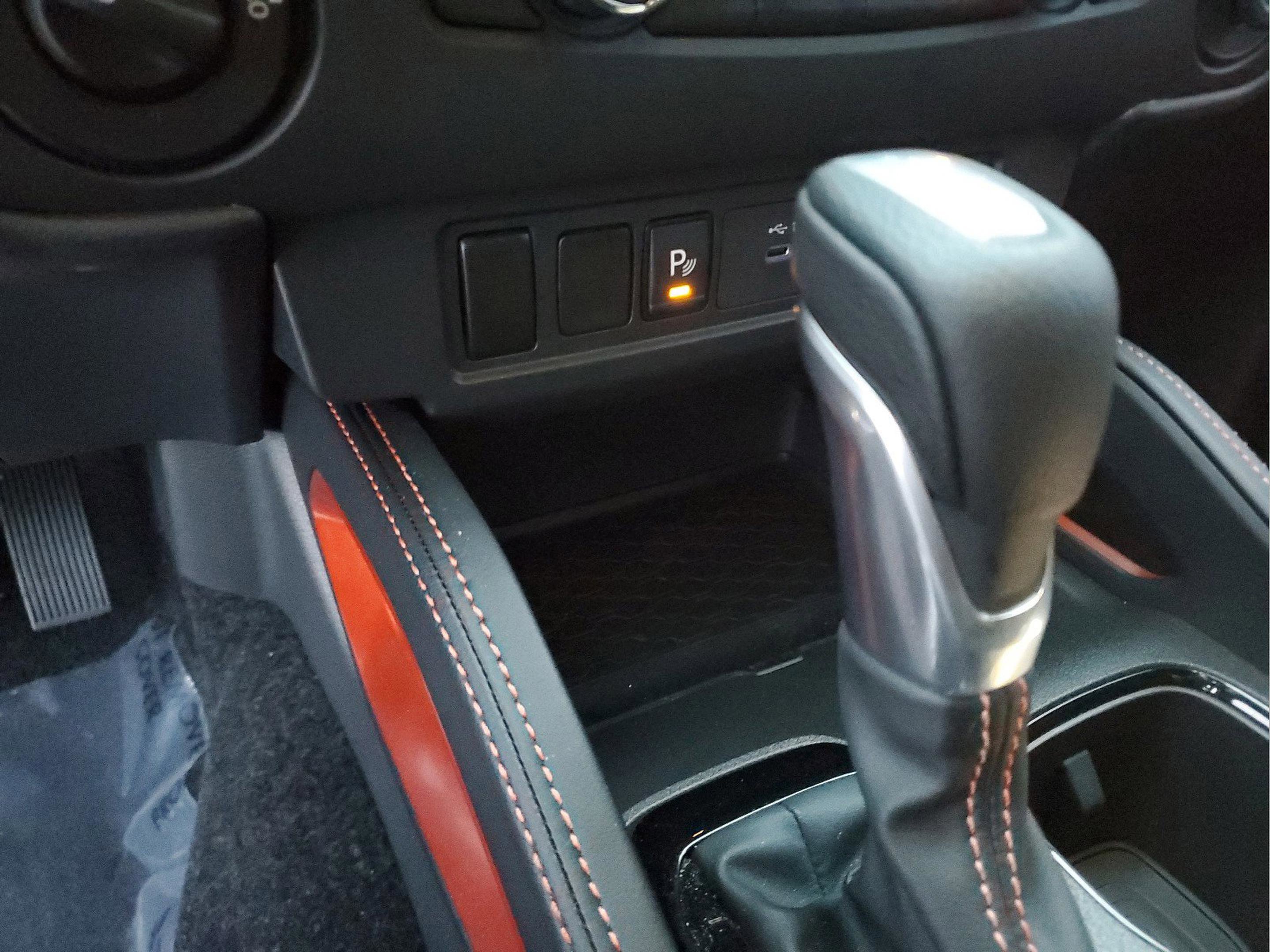 Used 2025 Nissan Frontier PRO-4X image 24