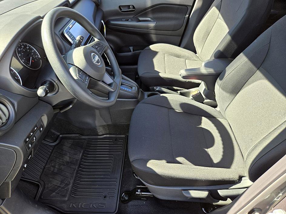 New 2025 Nissan Kicks S image 9