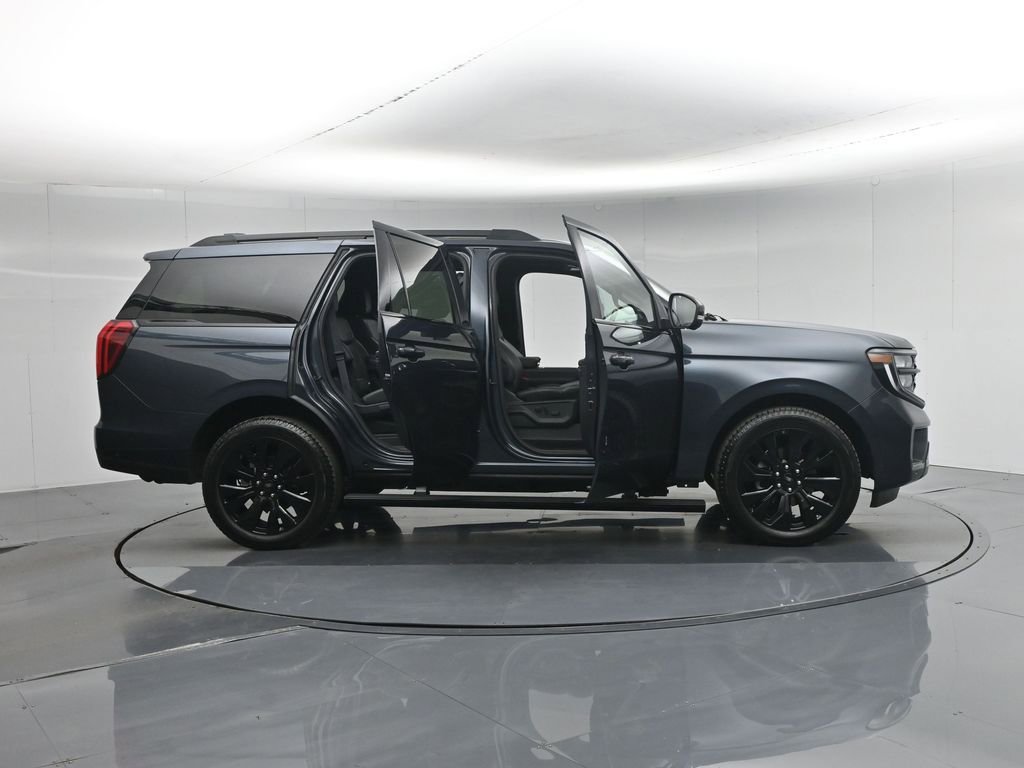 Used 2025 Ford Expedition Platinum w/ Stealth Appearance Package image 5
