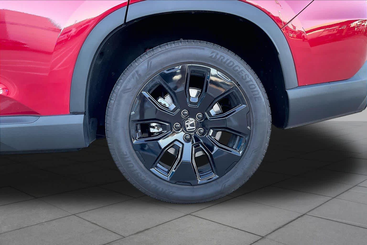 Used 2026 Honda Pilot Black Edition image 12