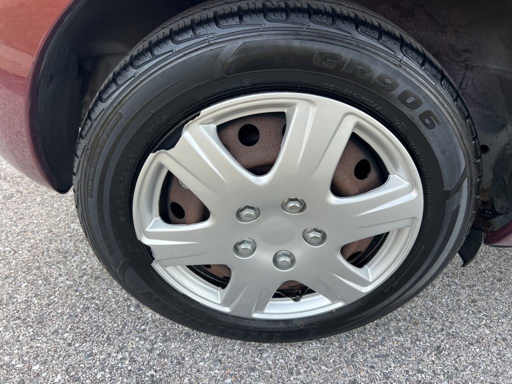 Used 2010 Toyota Yaris 2-Door Hatchback image 15