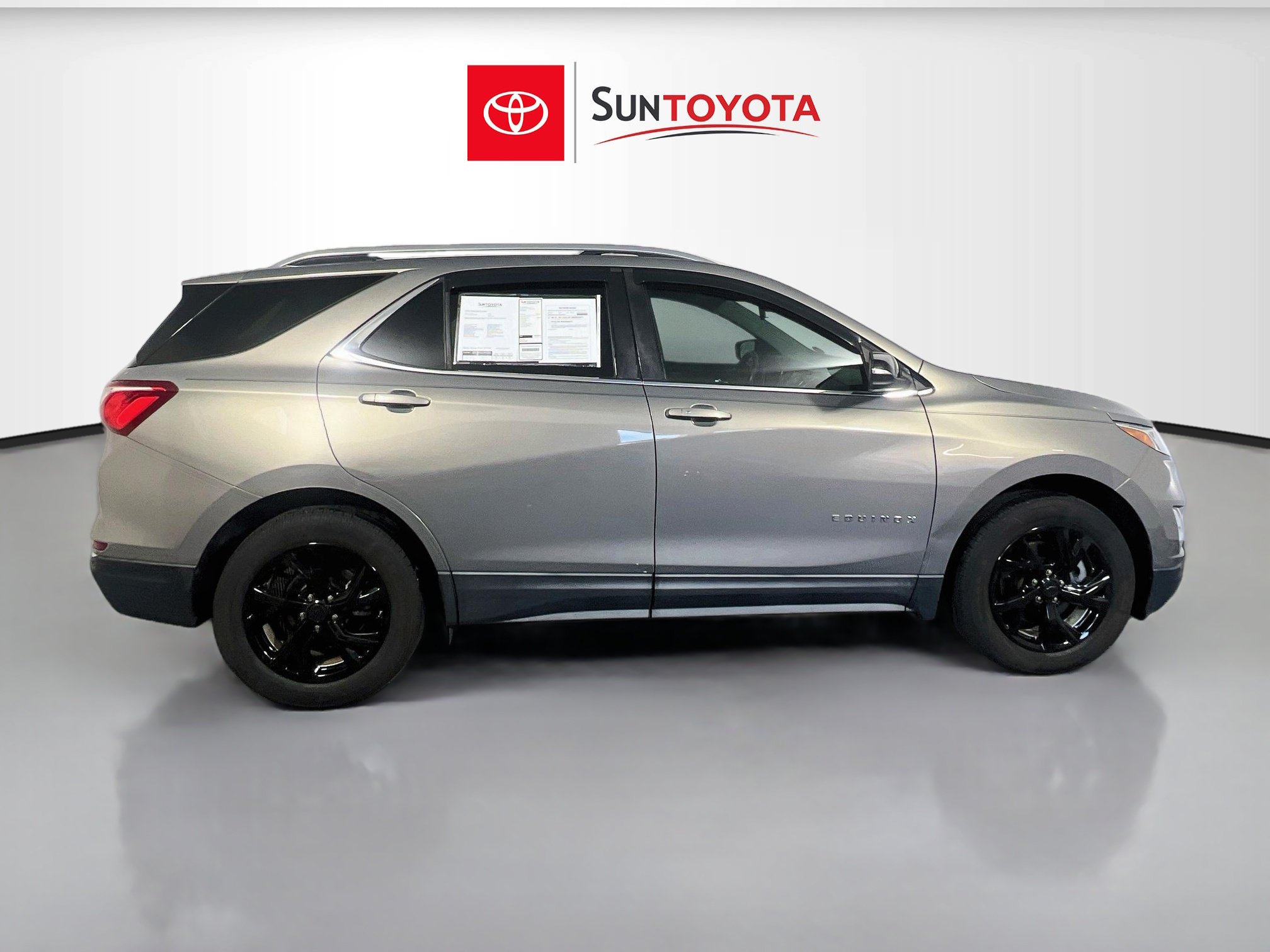 Used 2018 Chevrolet Equinox LT FWD image 2