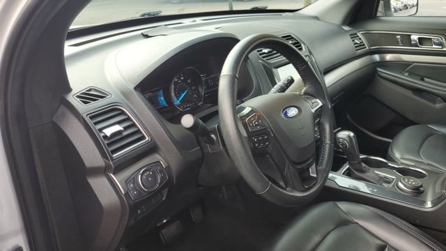 Used 2019 Ford Explorer XLT w/ Equipment Group 202A AWD/4WD image 8