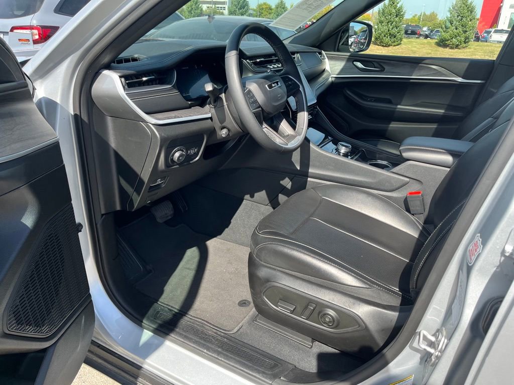 Used 2024 Jeep Grand Cherokee L Limited w/ Luxury Tech Group II image 12