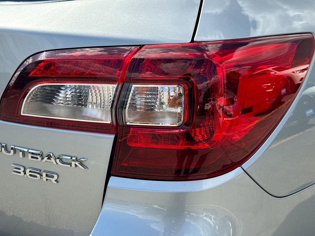 Used 2017 Subaru Outback 3.6R Limited image 35