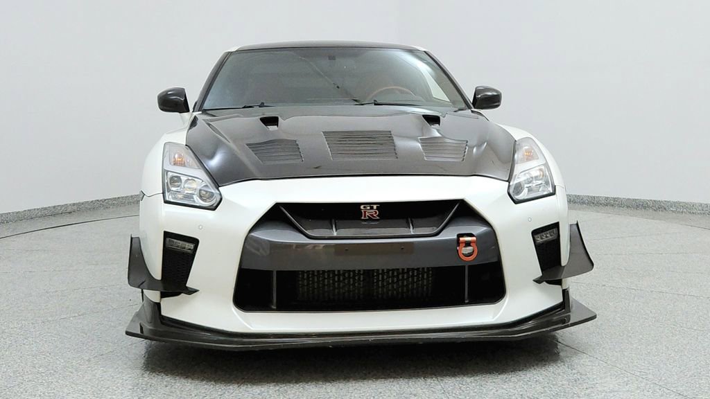 Used 2017 Nissan GT-R Premium w/ Premium Interior Package image 8