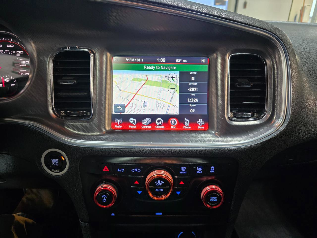 Used 2014 Dodge Charger SXT image 32