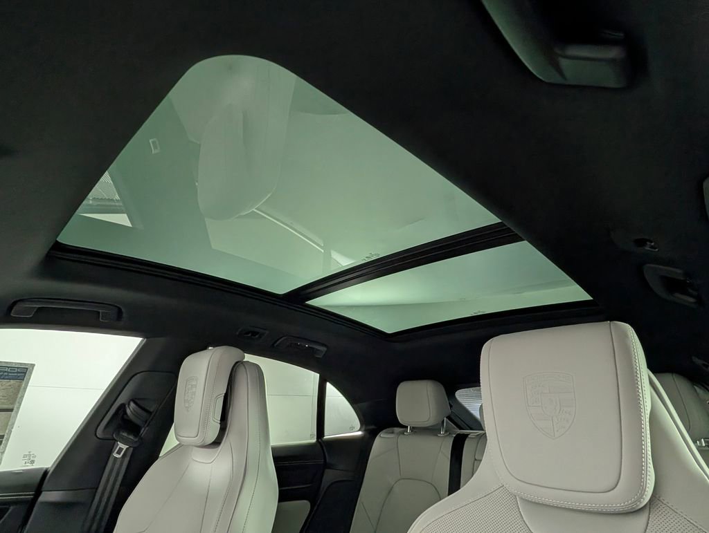 New 2026 Porsche Macan 4S Electric image 32