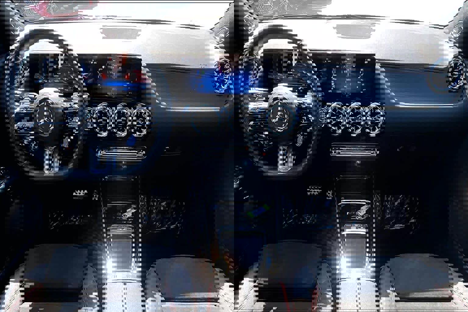 Used 2025 Mercedes-Benz GLA 35 AMG 4MATIC image 16