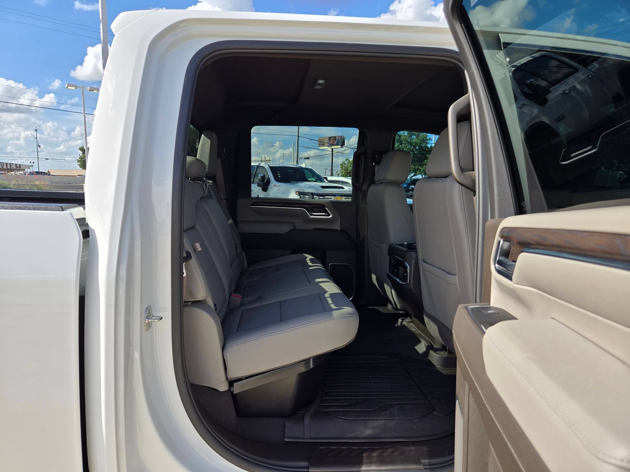 Certified 2025 GMC Sierra 3500 SLT w/ Texas SLT Premium Package AWD/4WD image 22