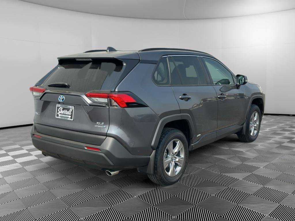 Used 2024 Toyota RAV4 XLE w/ Convenience Package AWD/4WD image 4