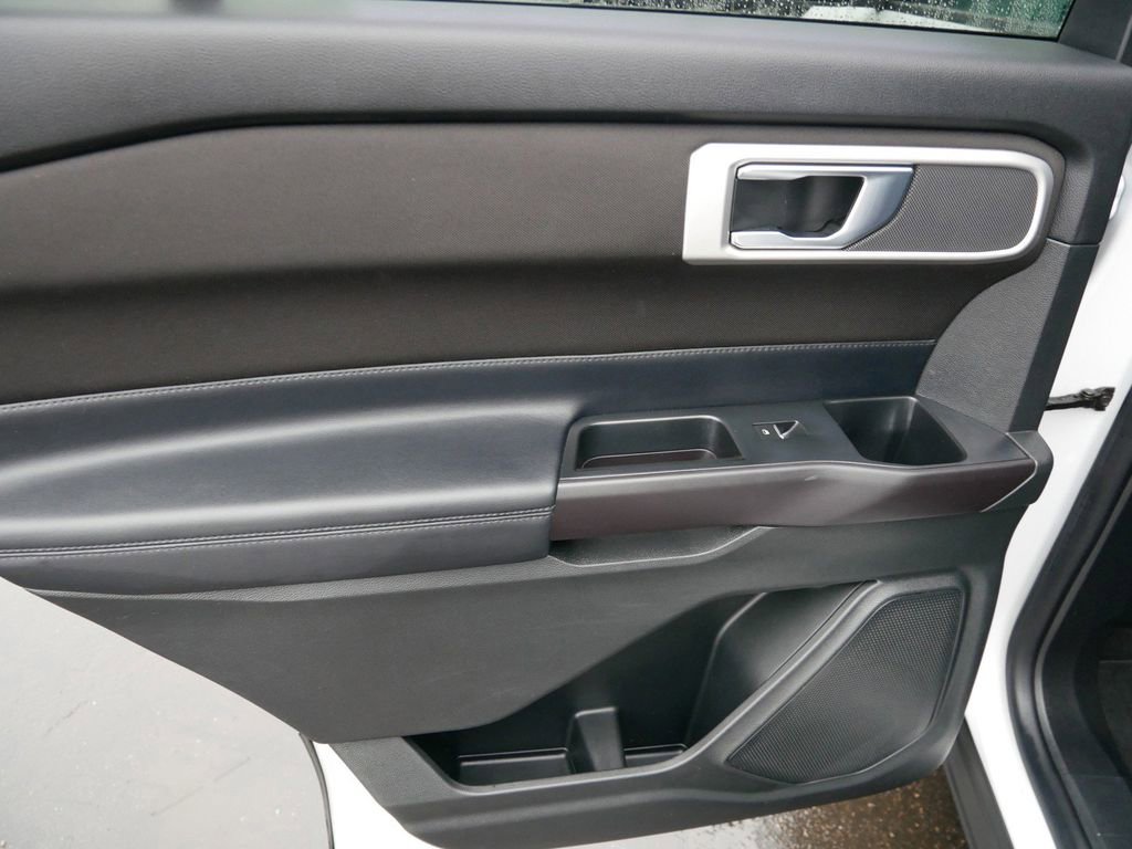 Used 2020 Ford Explorer XLT w/ Comfort Package image 13