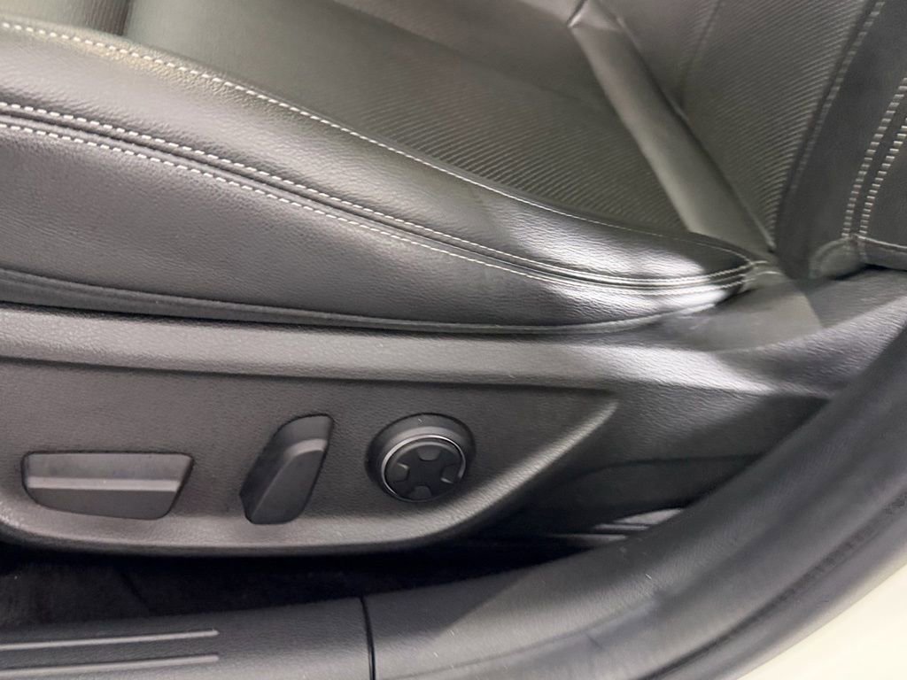 Used 2022 Genesis G70 2.0T image 25