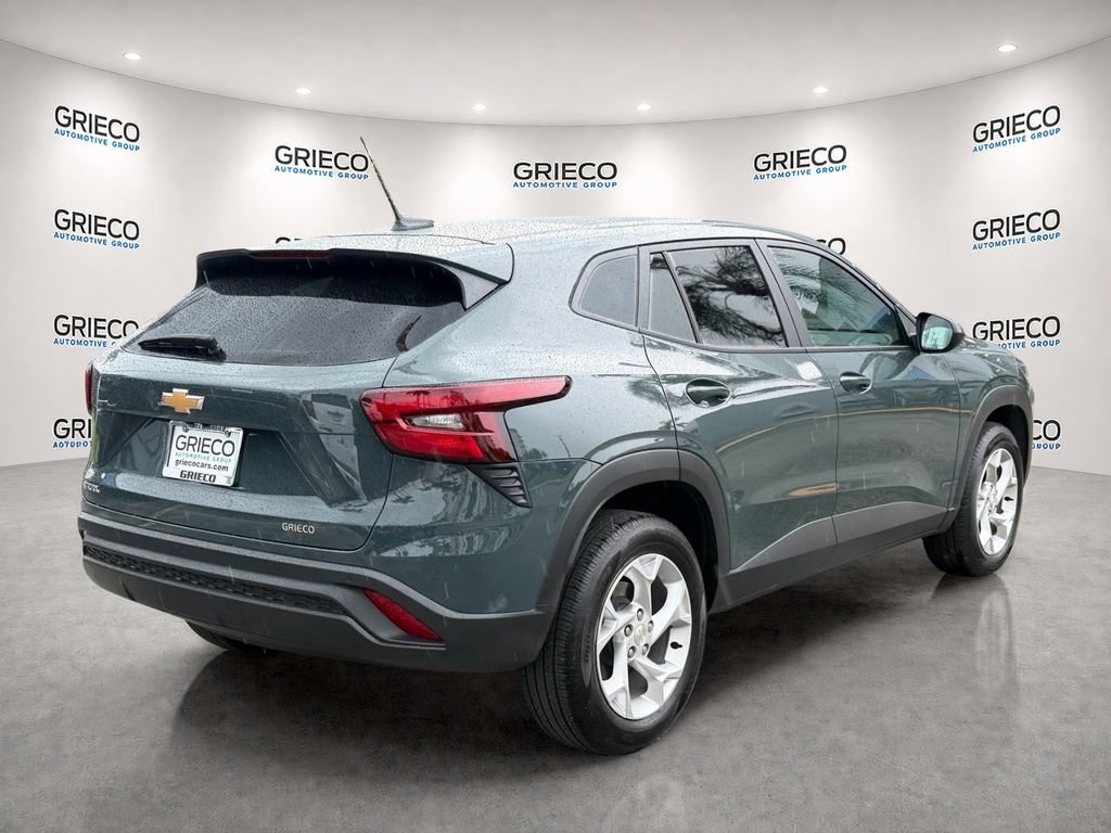 Used 2025 Chevrolet Trax LS w/ LS Convenience Package FWD image 7