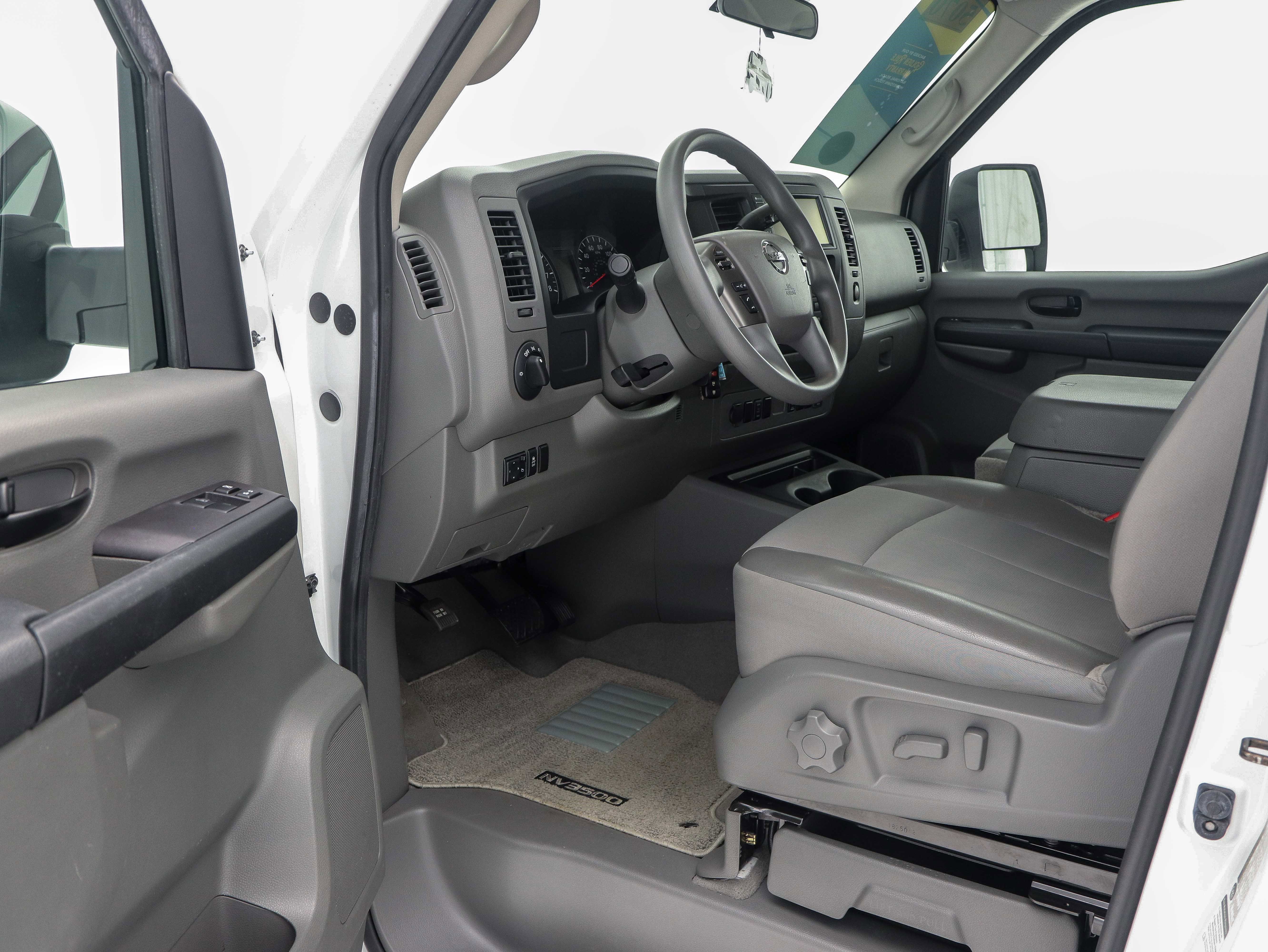 Used 2019 Nissan NV 3500 SV image 16