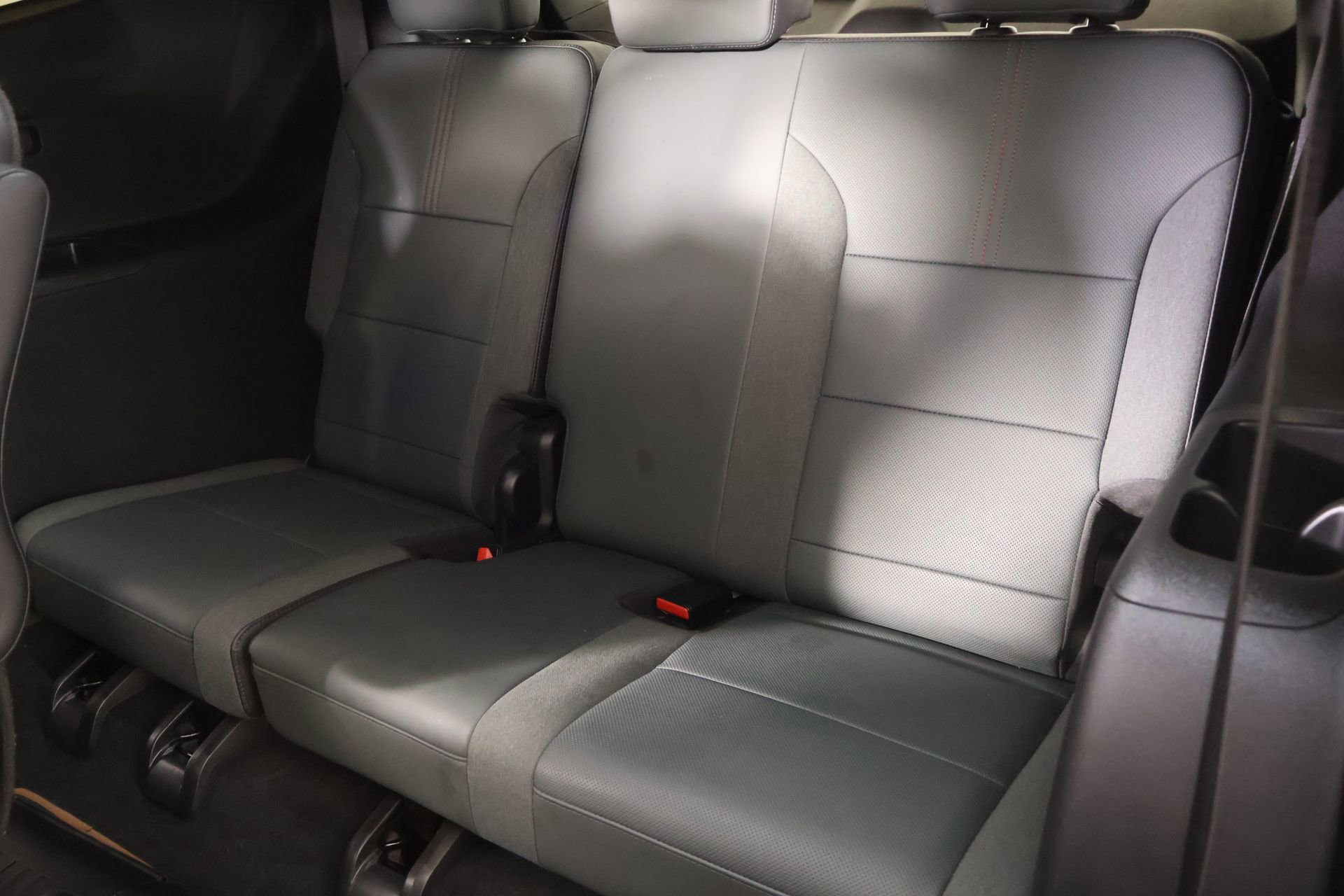 Used 2025 GMC Acadia AT4 AWD/4WD image 13