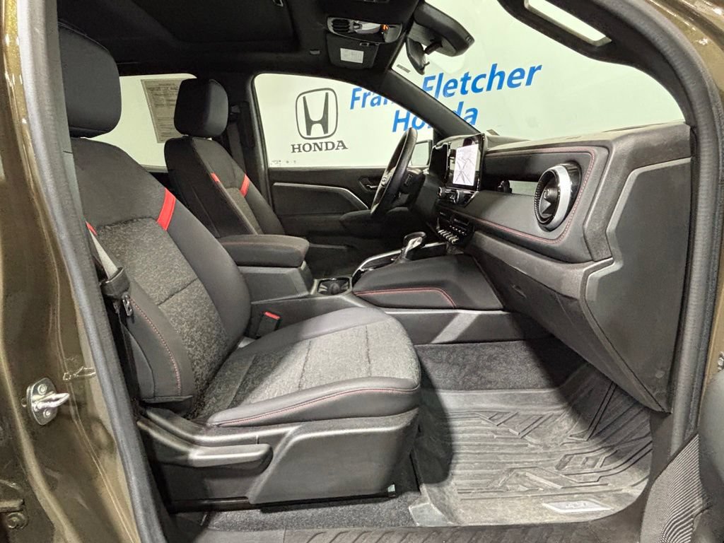 Used 2023 Chevrolet Colorado Z71 AWD/4WD image 23