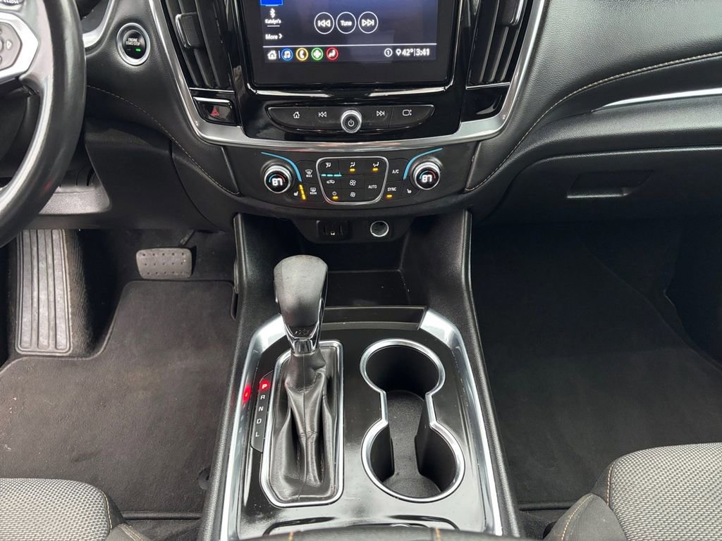 Used 2021 Chevrolet Traverse LT image 20