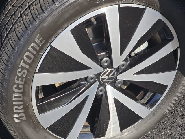 Used 2023 Volkswagen Taos SE w/ Panoramic Sunroof Package image 17