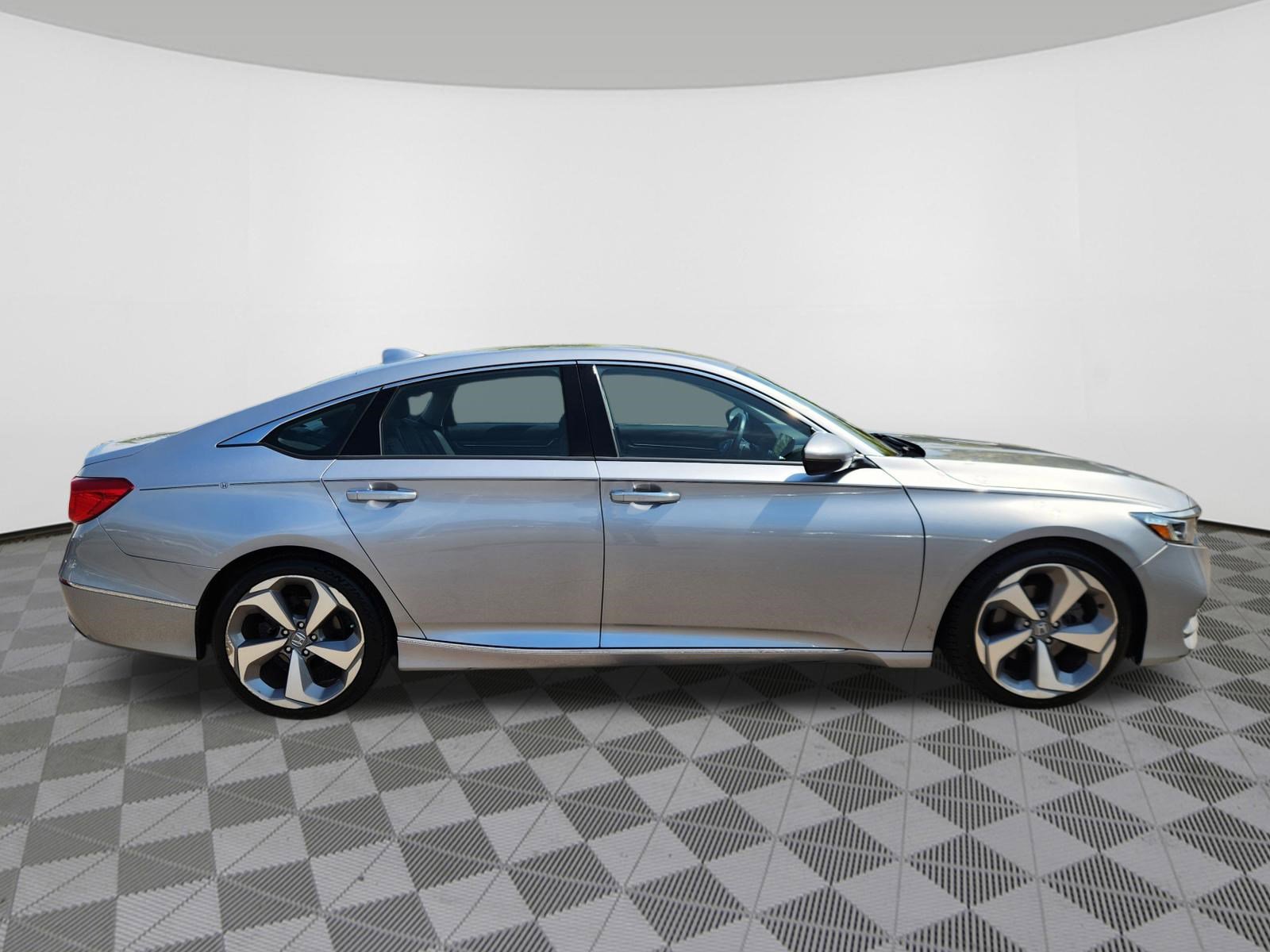 Used 2019 Honda Accord Touring image 6