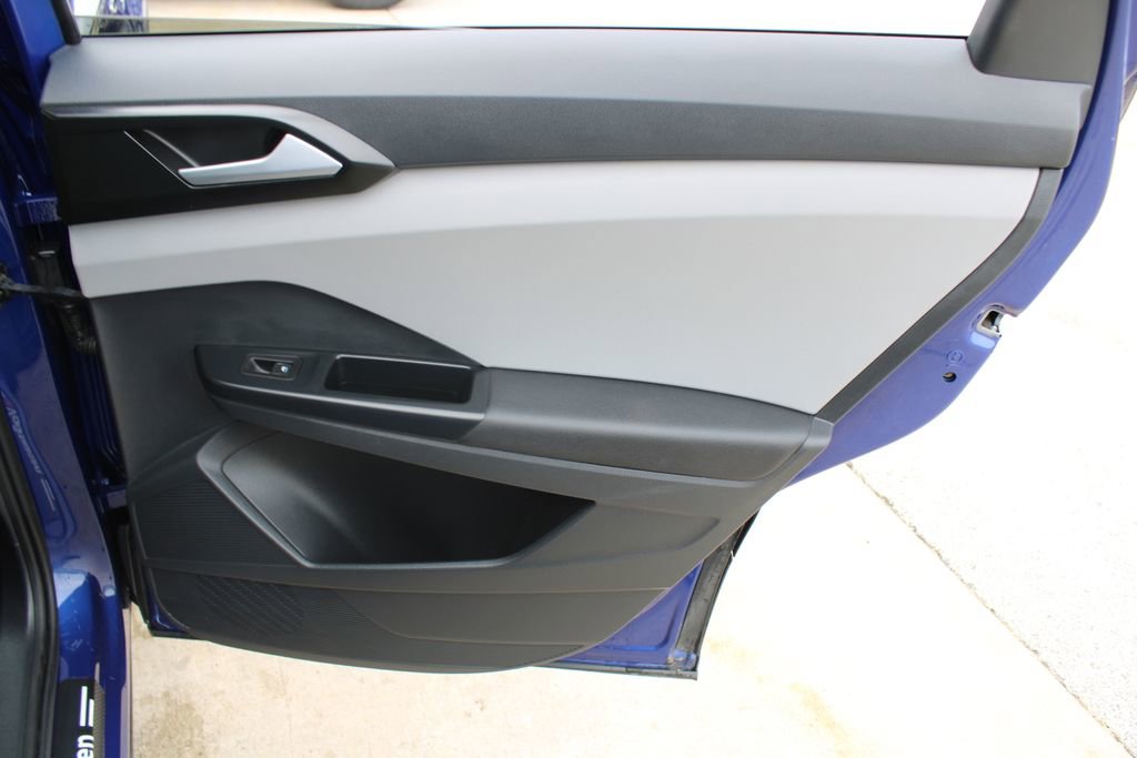 Certified 2023 Volkswagen Taos SE w/ Panoramic Sunroof Package image 23