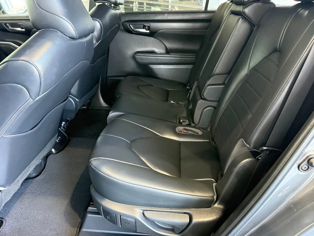 Used 2023 Toyota Highlander XLE image 35
