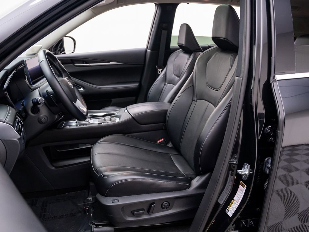 Used 2023 INFINITI QX60 Sensory w/ Cargo Package AWD/4WD image 17