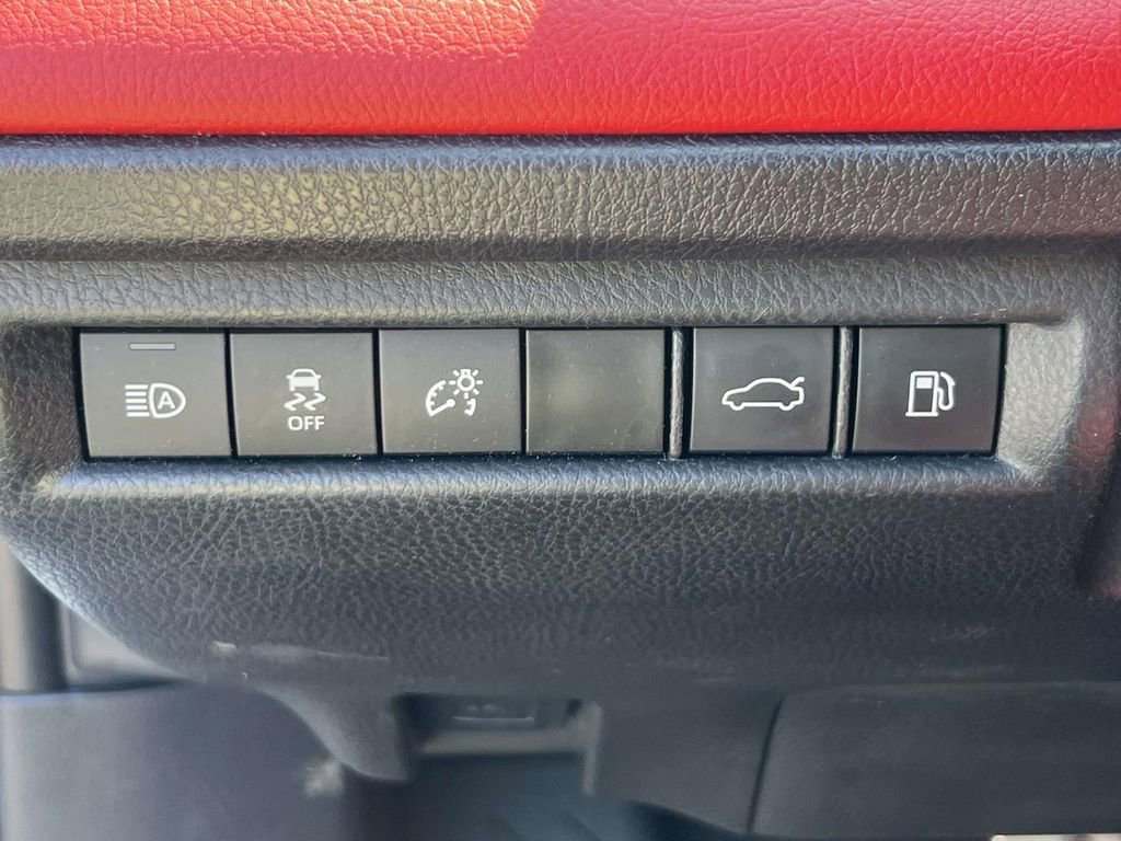 Used 2025 Toyota Camry LE AWD/4WD image 22