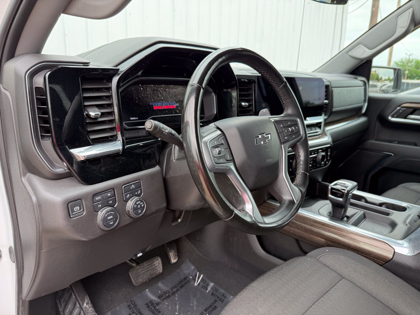 Used 2024 Chevrolet Silverado 1500 LT Trail Boss w/ Protection Package AWD/4WD image 16