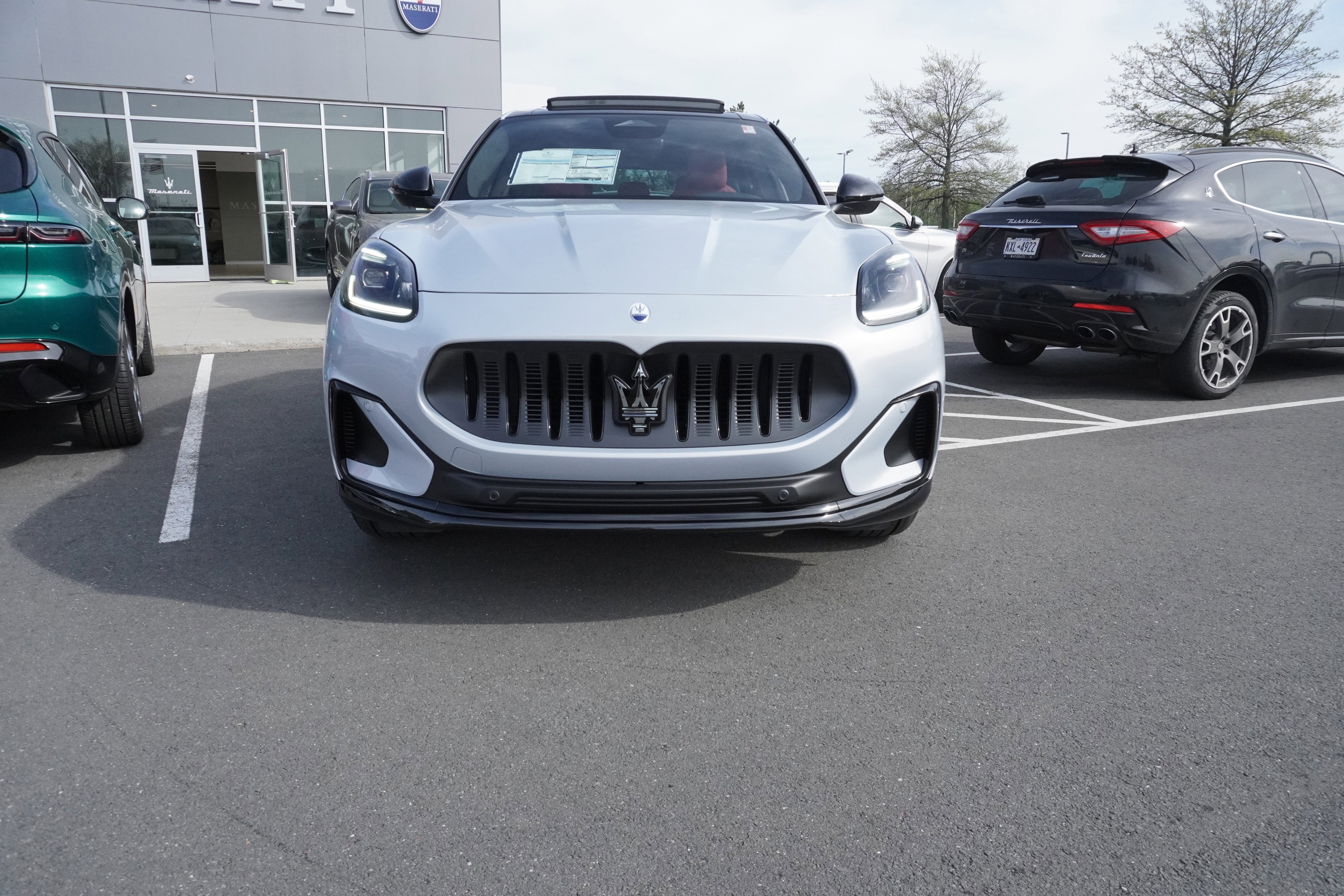 New 2025 Maserati Grecale Folgore image 3