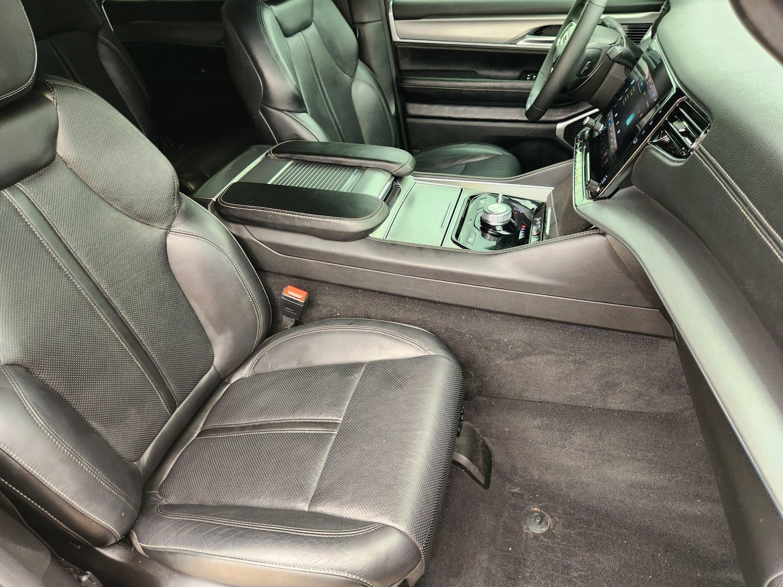 Used 2023 Jeep Wagoneer Series II AWD/4WD image 15
