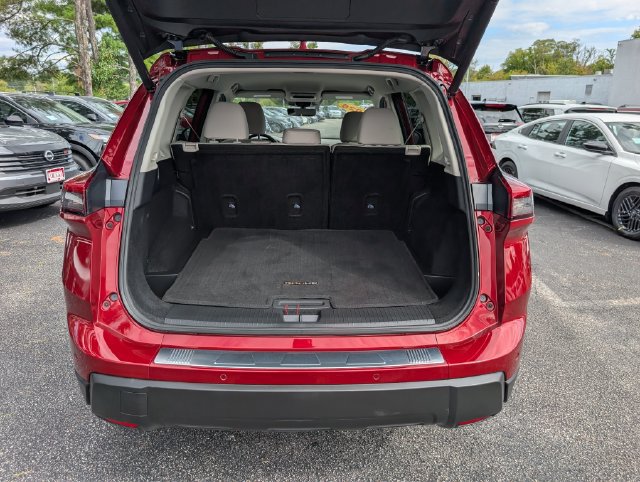 Used 2025 Nissan Rogue SV AWD/4WD image 12