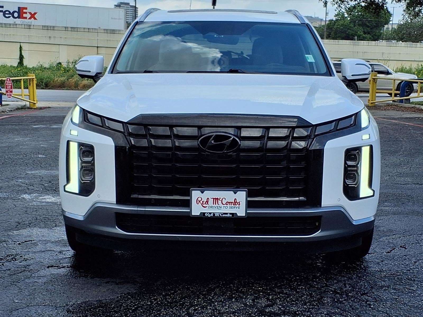 Used 2024 Hyundai Palisade SEL FWD image 2