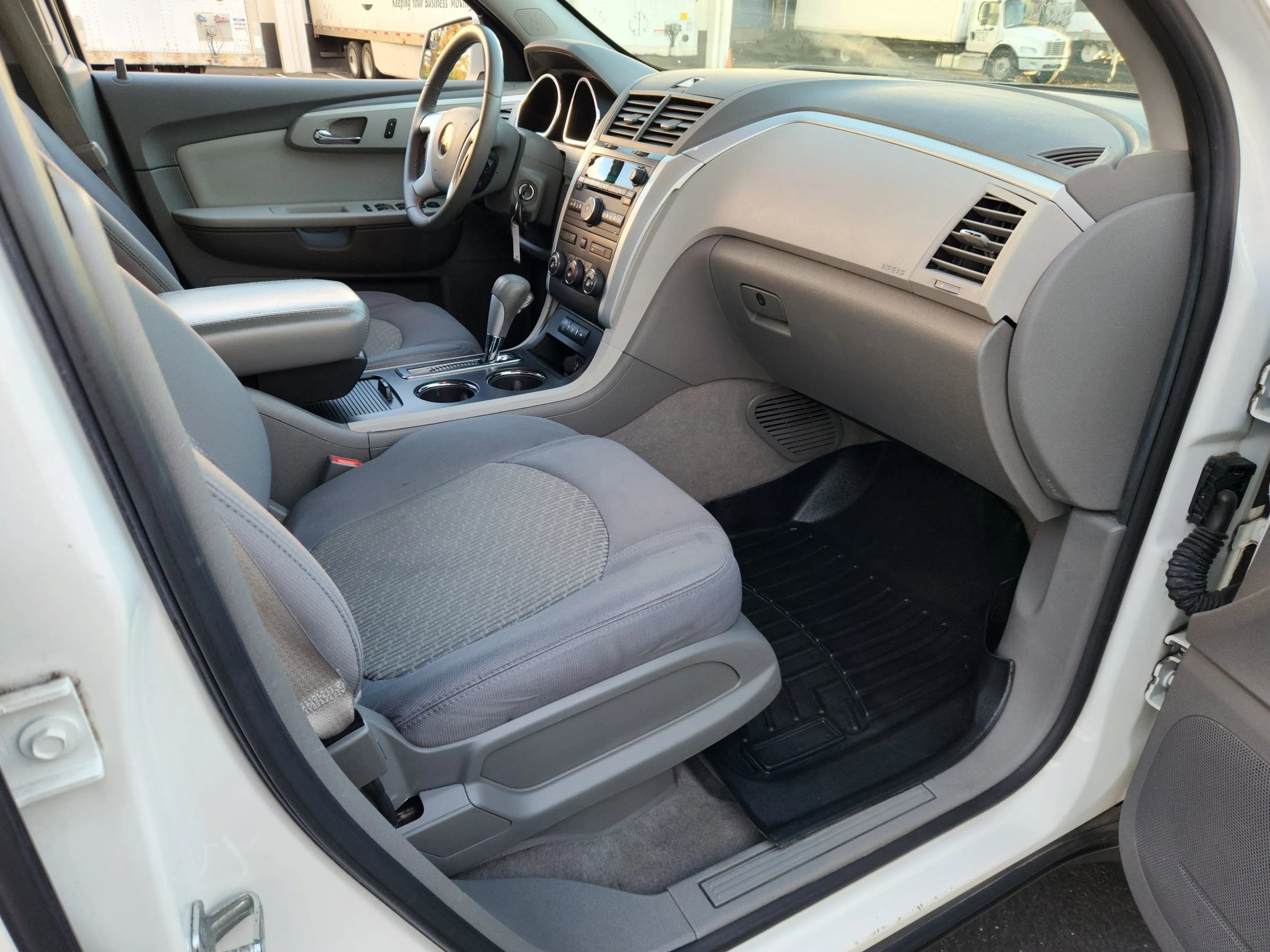 Used 2011 Chevrolet Traverse LT w/ Personal Connectivity Package image 17