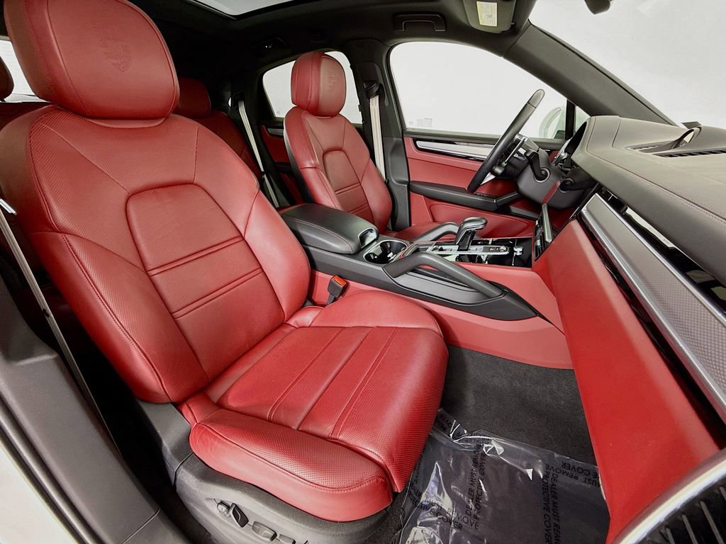 Certified 2023 Porsche Cayenne Platinum Edition w/ Premium Package Plus (PIA) image 30