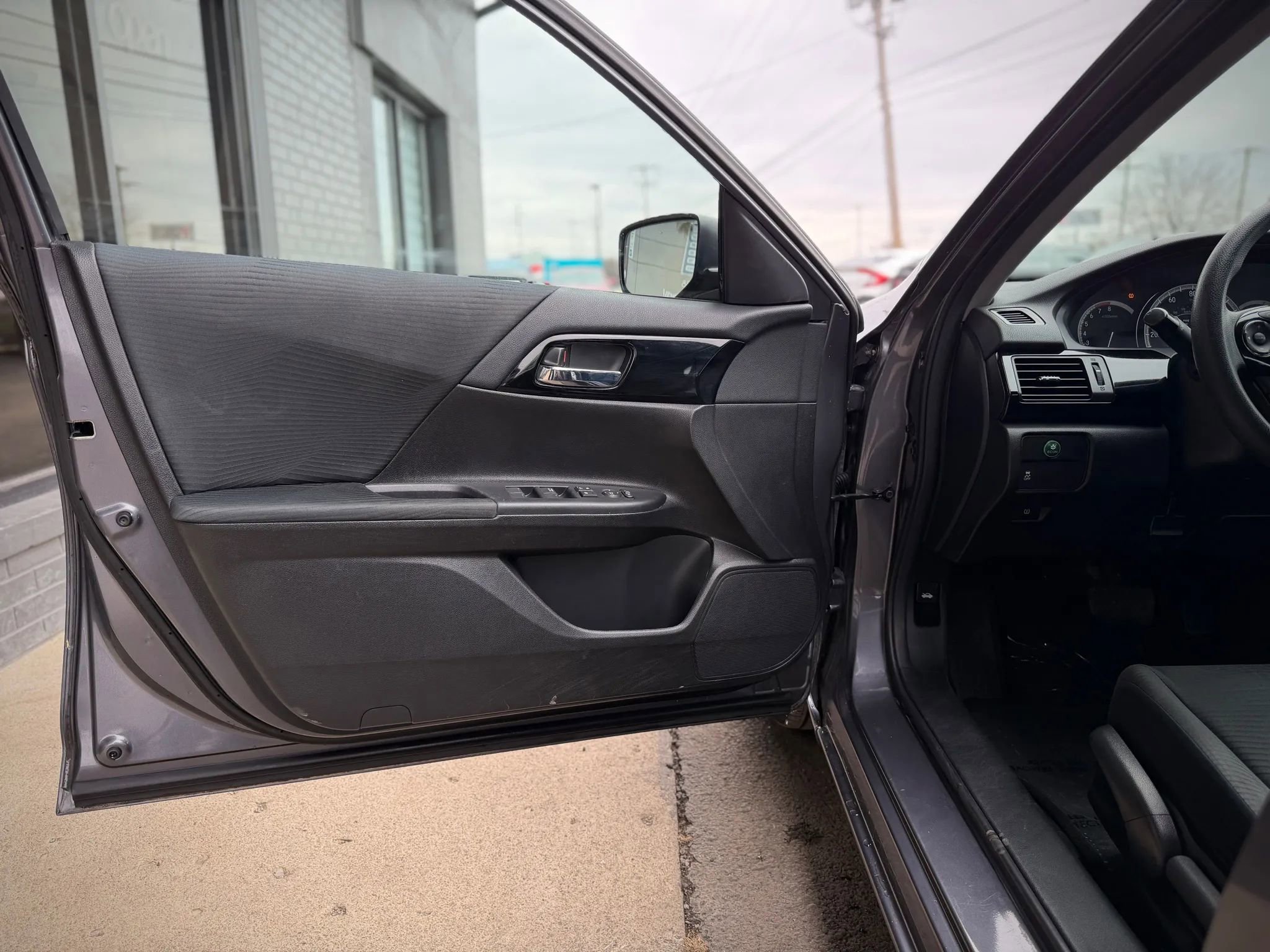 Used 2016 Honda Accord LX image 7