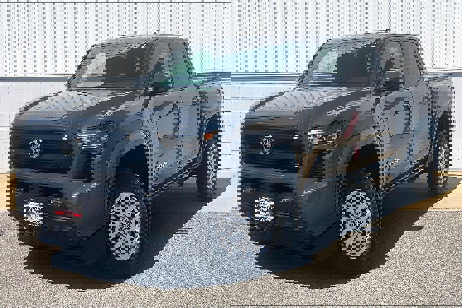 Used 2025 Toyota Tacoma SR5 image 2