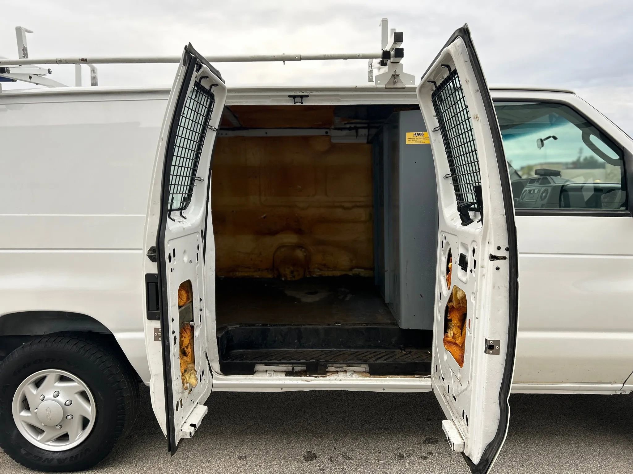 Used 2009 Ford E-350 and Econoline 350 Super Duty image 8