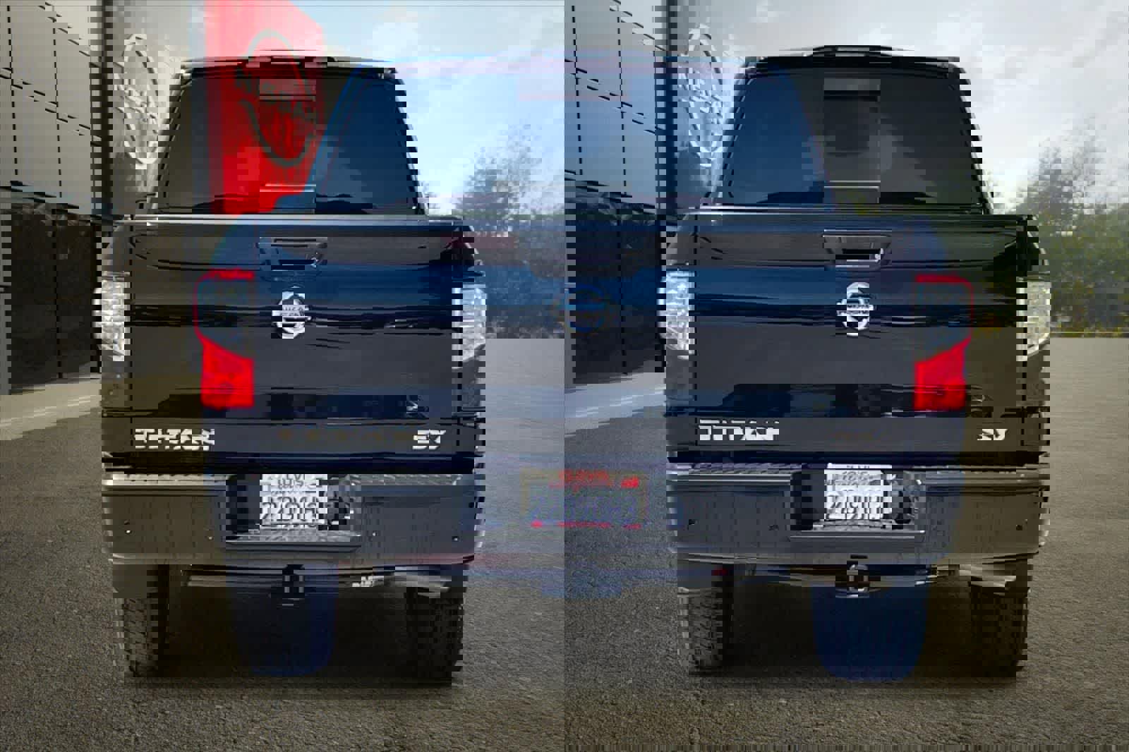 Certified 2021 Nissan Titan SV w/ SV Convenience Package image 8