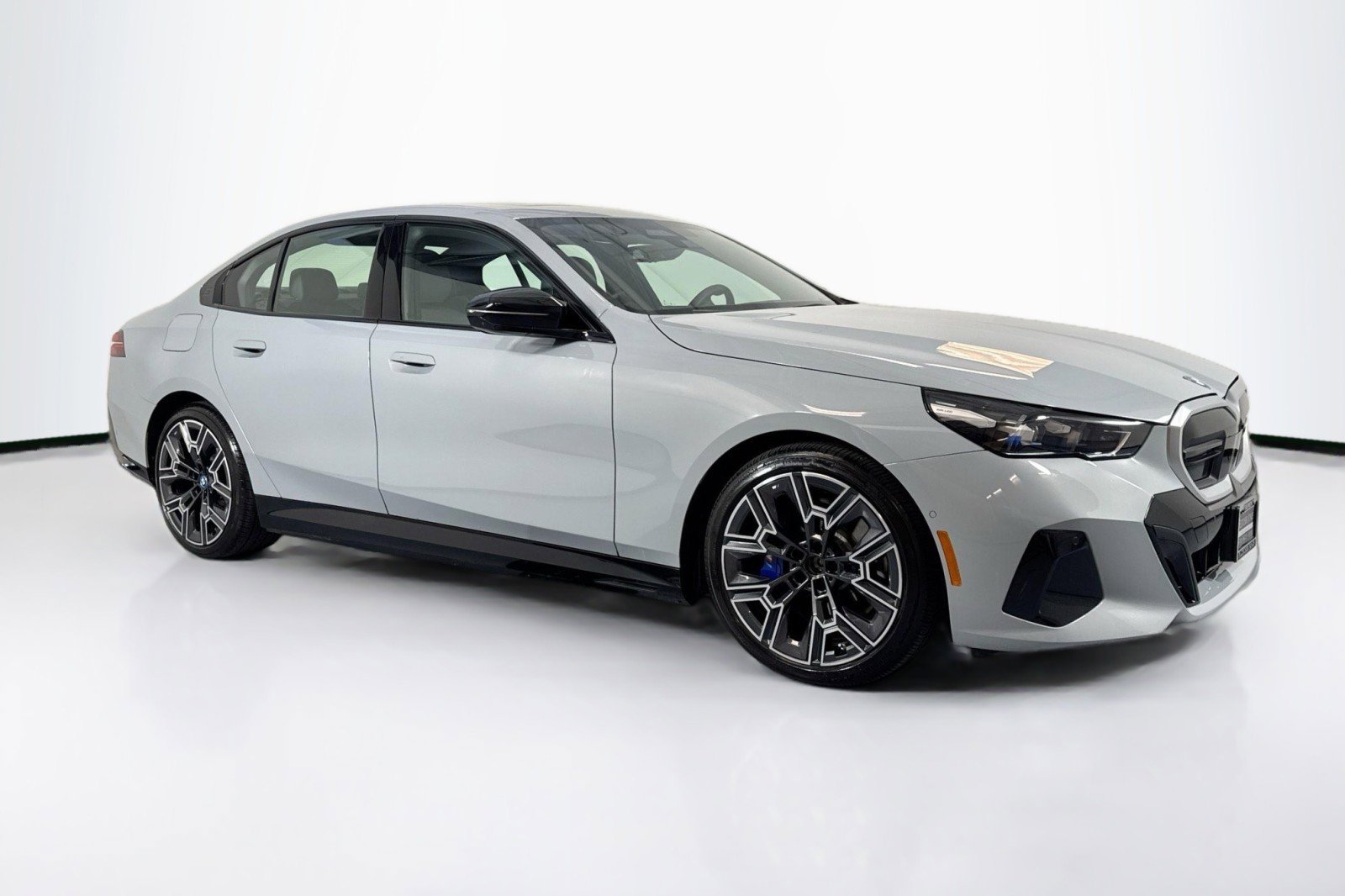 Used 2025 BMW i5 M60 w/ Premium Package image 3