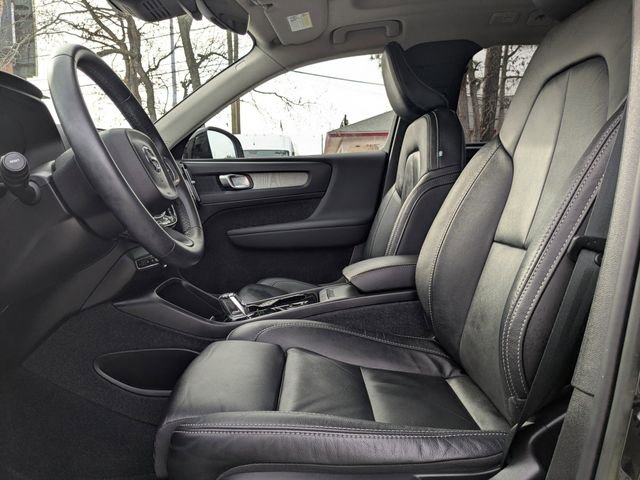 Certified 2023 Volvo XC40 B5 Plus w/ Protection Package Premier image 26