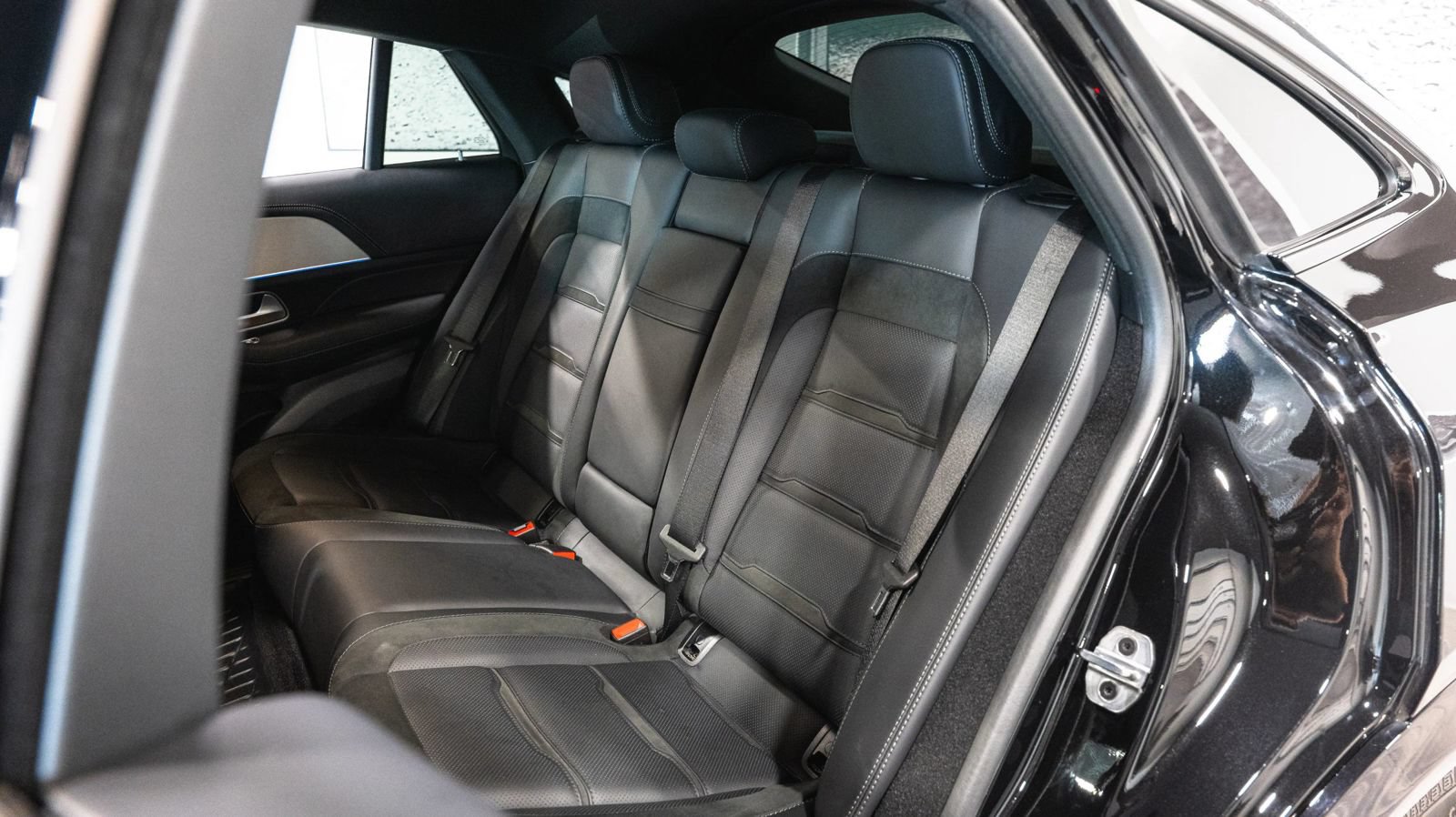 Used 2024 Mercedes-Benz GLE 53 AMG 4MATIC Coupe w/ Driver Assistance Package image 35