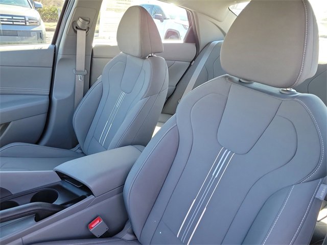 Used 2025 Hyundai Elantra Sport image 16