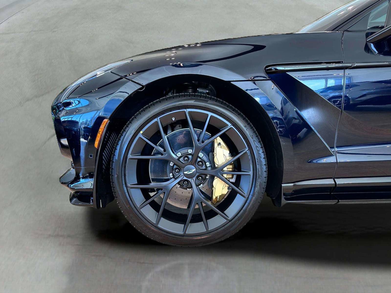 New 2025 Aston Martin DBX 707 image 9