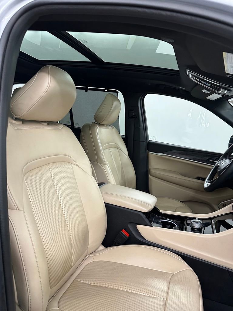 Used 2022 Jeep Grand Cherokee Limited 4xe w/ Luxury Tech Group II AWD/4WD image 39